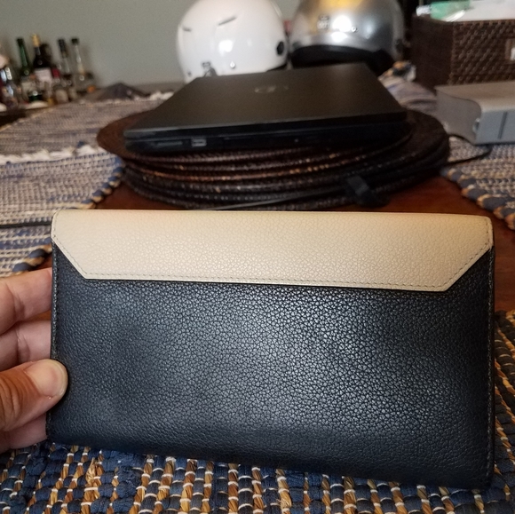 SOLD@! Louis Vuitton Portefeiulle Lock Me 2 Wallet - Picture 11 of 12